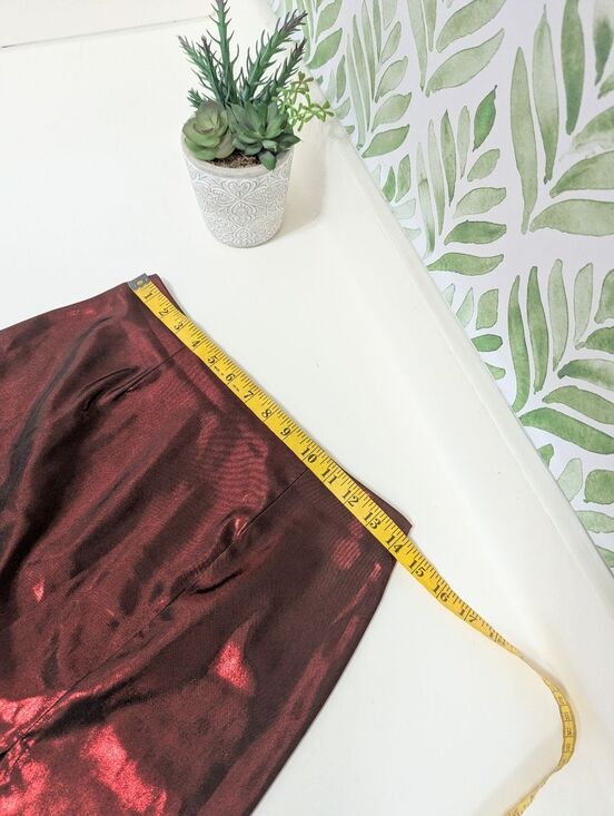 Younique Shimmery Iridescent Wine Burgundy Y2K 90s Mini Skirt Size 9/10 Vintage